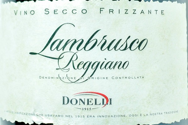 Lambrusco Reggiano Secco Scaglietti Bottle（ランブルスコ・レッジャーノ・セッコ・スカリエッティ・ボトル） (1)